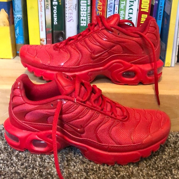 nike air max plus triple red